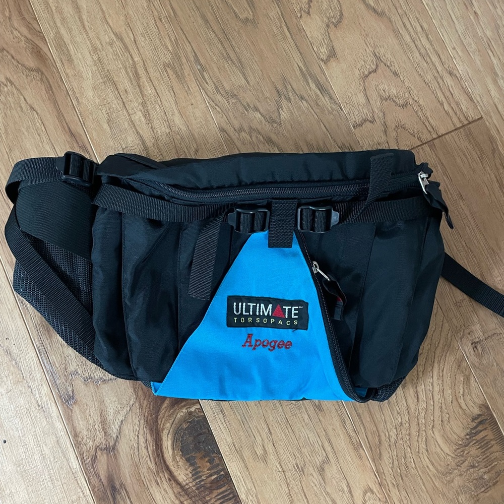 ULTIMATE TORSOPACS Apogee Fanny Waist Pack Blue and Black
